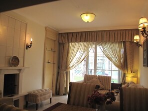 Vila | Ruang keluarga | TV LCD