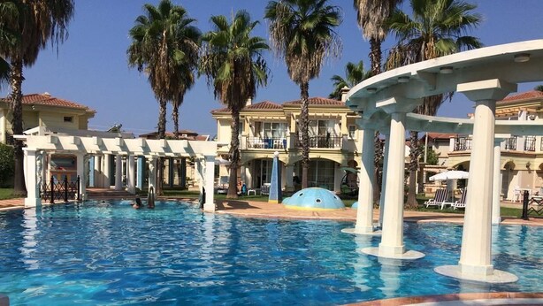 Seasonal outdoor pool, pool umbrellas, pool loungers - Villa Mare (Fethiye)