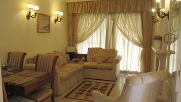 Vila | Ruang keluarga | TV LCD