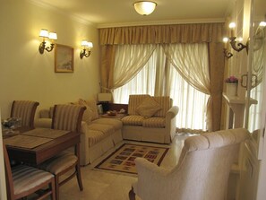 Vila | Ruang keluarga | TV LCD