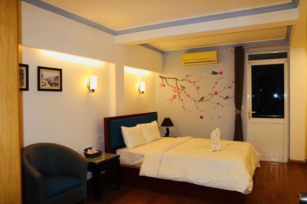 Old Quarter Double Room View | Minibar, in-room safe, desk, soundproofing