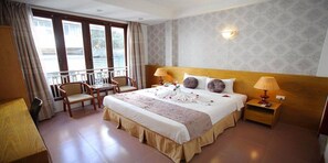 Old Quarter Double Room View | 미니바, 객실 내 금고, 책상, 방음 설비