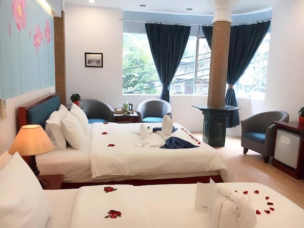 Old Quarter Twin Room City View | Minibar, coffres-forts dans les chambres, bureau, chambres insonorisées