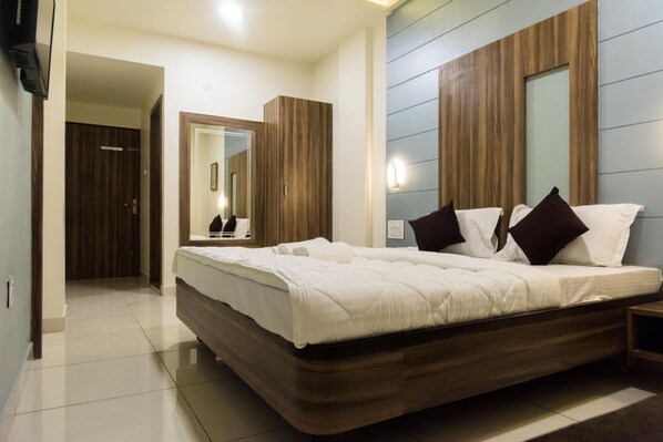 Soundproofing, rollaway beds, free WiFi - Hotel Shyam Palace (Bhuj)