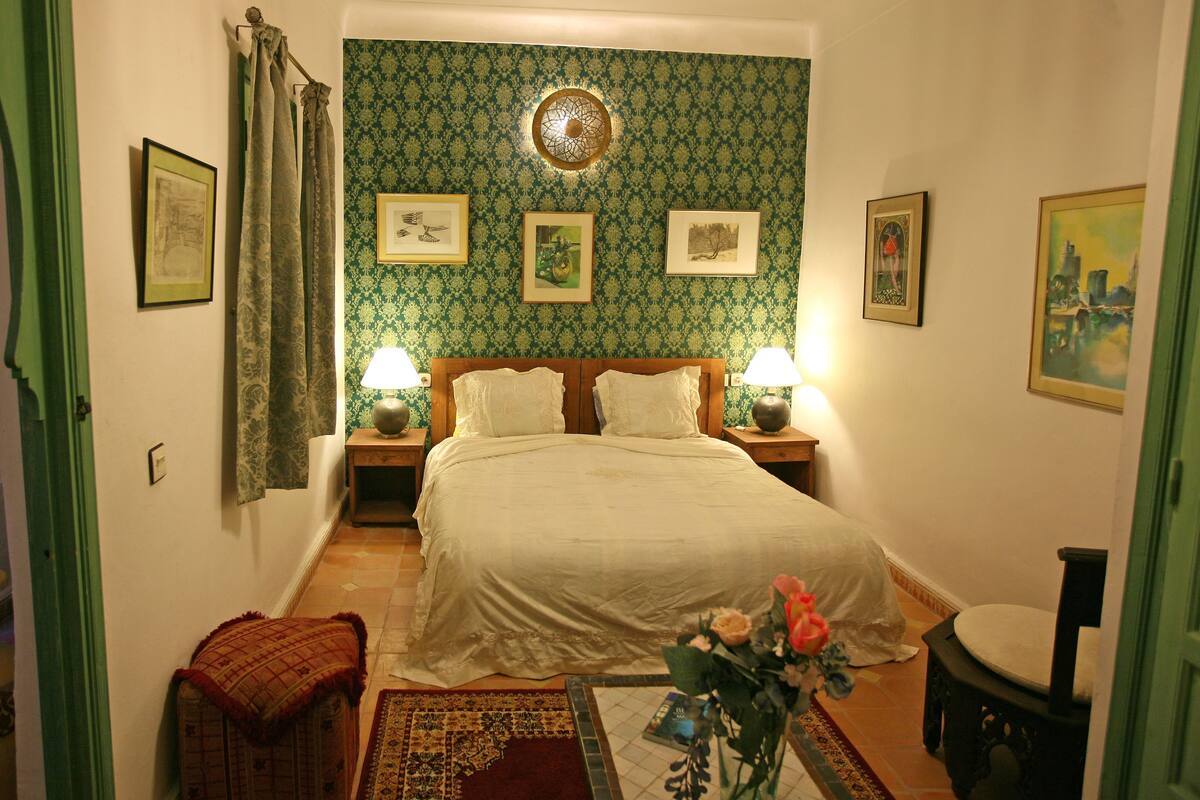 Chambre Double (Zahra) | Bureau, rideaux occultants, lits bébé (en supplément)