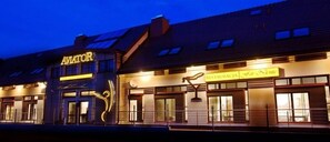 Front of property - evening/night - Aviator Hotel Wellness & SPA (Kielce)