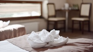 Premium bedding, blackout drapes, iron/ironing board, cribs (free) - Aviator Hotel Wellness & SPA (Kielce)