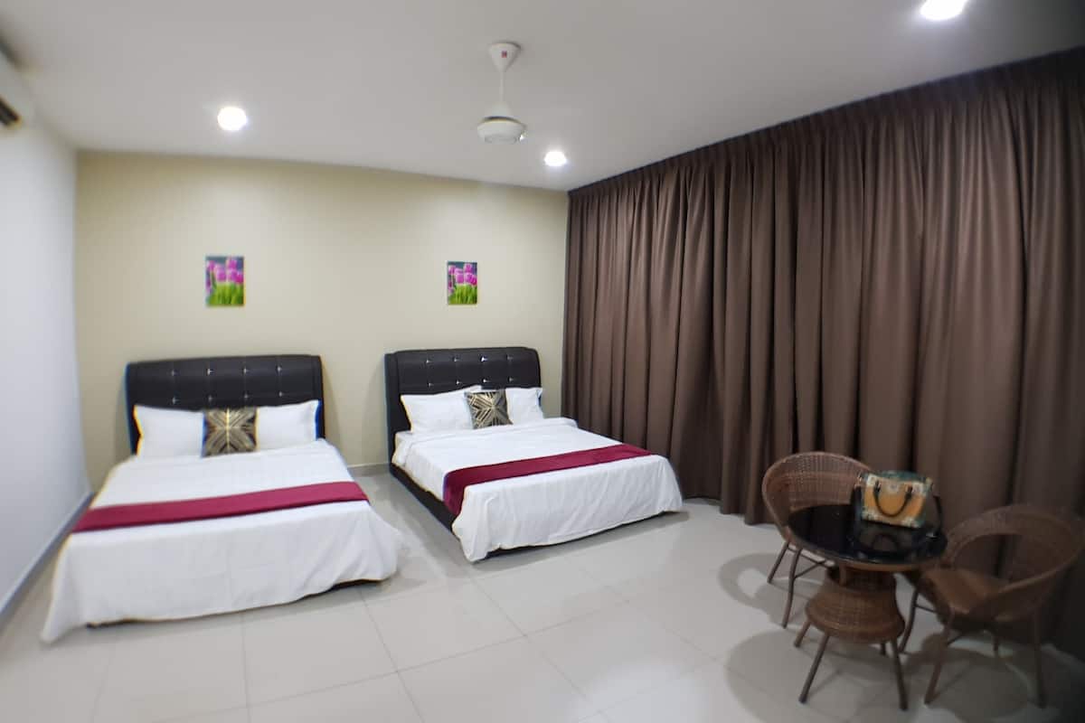 Deluxe Double Studio Apartment | Minibar, desk, iron/ironing board