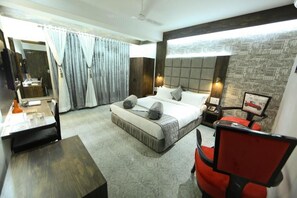 In-room safe, individually decorated, individually furnished, desk - Hotel President (Nagpur)