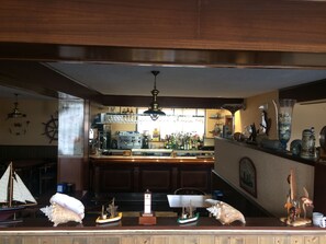 Bar (on property) - Hotel Brisamar (Gozon)