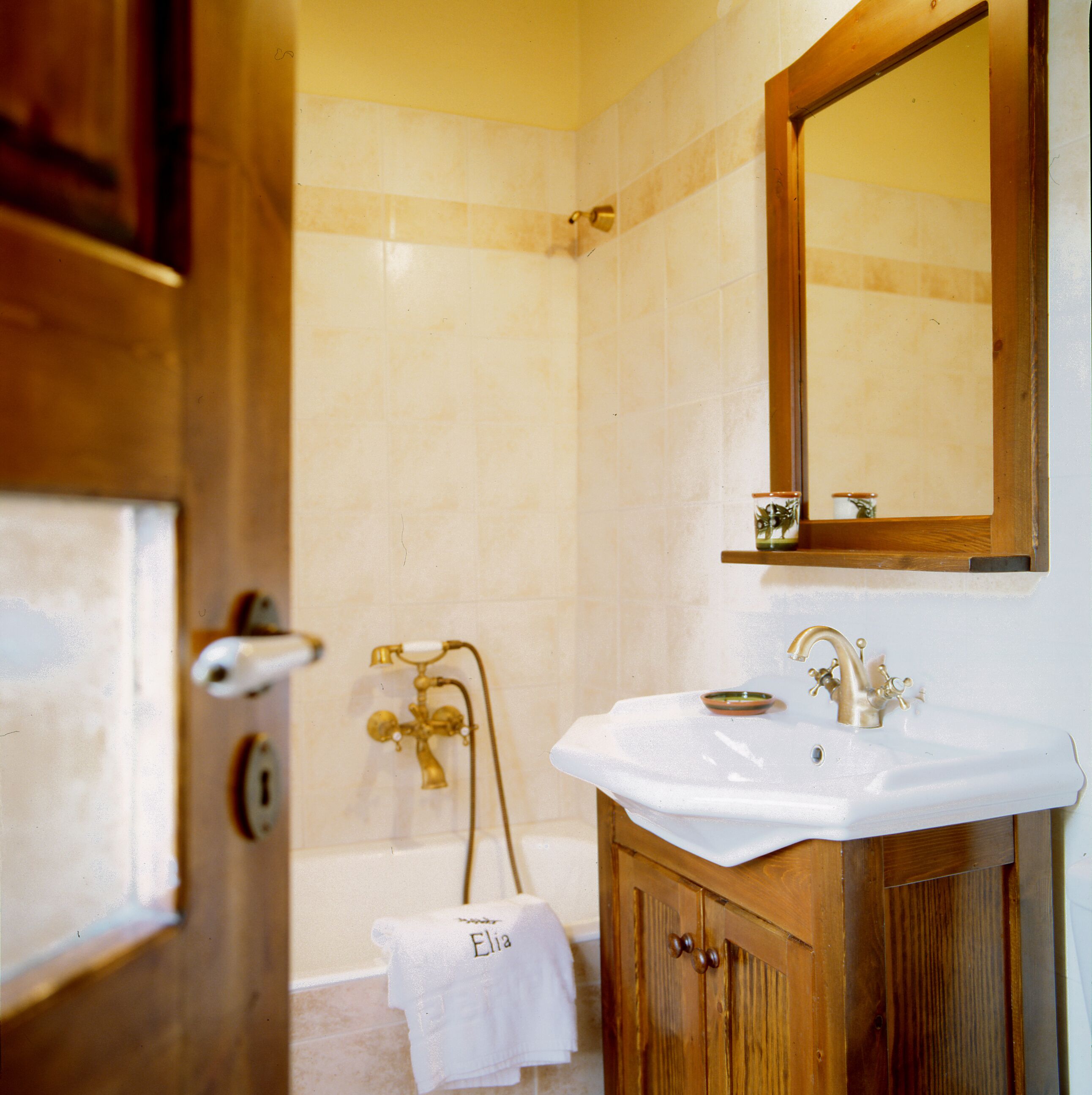 superior double room | bathroom | free toiletries, hair dryer, towels