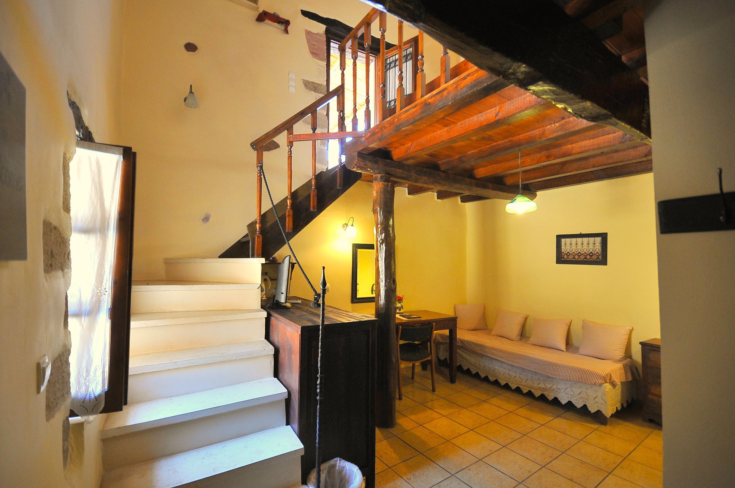 deluxe room | minibar, desk, free cots/infant beds, free wifi