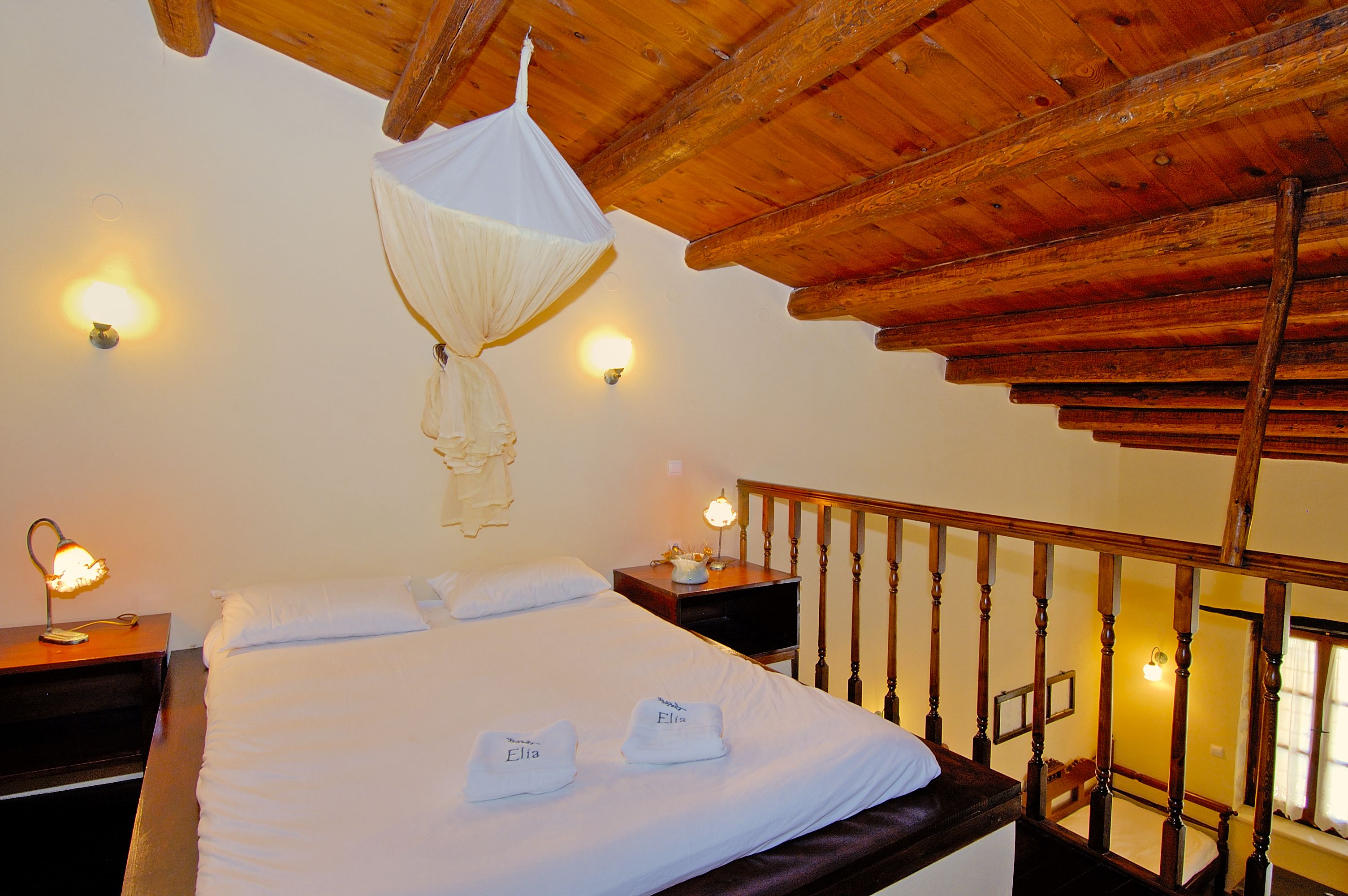 deluxe room | minibar, desk, free cots/infant beds, free wifi