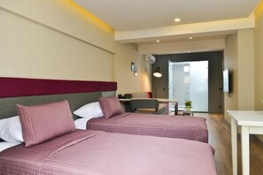 Desk, iron/ironing board, free cribs/infant beds, free WiFi - Spil Suites (Izmir)