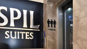 Gambar tidak terklasifikasi, 4 dari 42, tombol