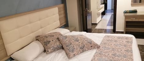 Premium bedding, Select Comfort beds, minibar, in-room safe