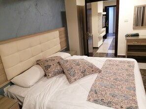 เครื่องนอนระดับพรีเมียม, เตียง Select Comfort, มินิบาร์