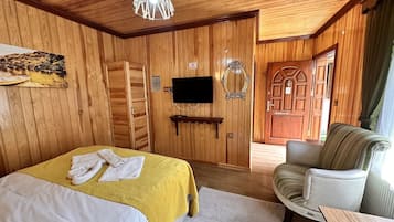 Standard Bungalow, 1 Double Bed, Non Smoking, Garden View | Premium bedding, individually decorated, desk, iron/ironing board