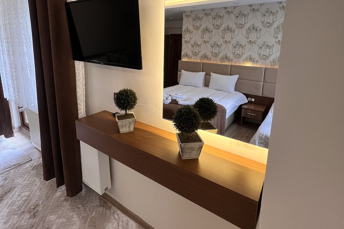 Bộ đồ giường cao cấp, trang trí khác biệt, bàn