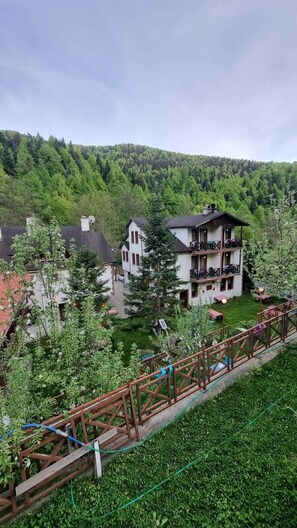 Front of property - Abant Dort Mevsim Konagi (Bolu)