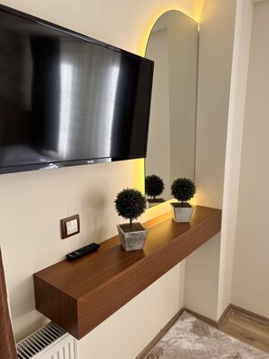 Family Room | Premium bedding, individually decorated, desk, iron/ironing board - Abant Dort Mevsim Konagi (Bolu)