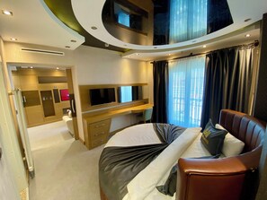 Minibar, coffres-forts dans les chambres, bureau, chambres insonorisées