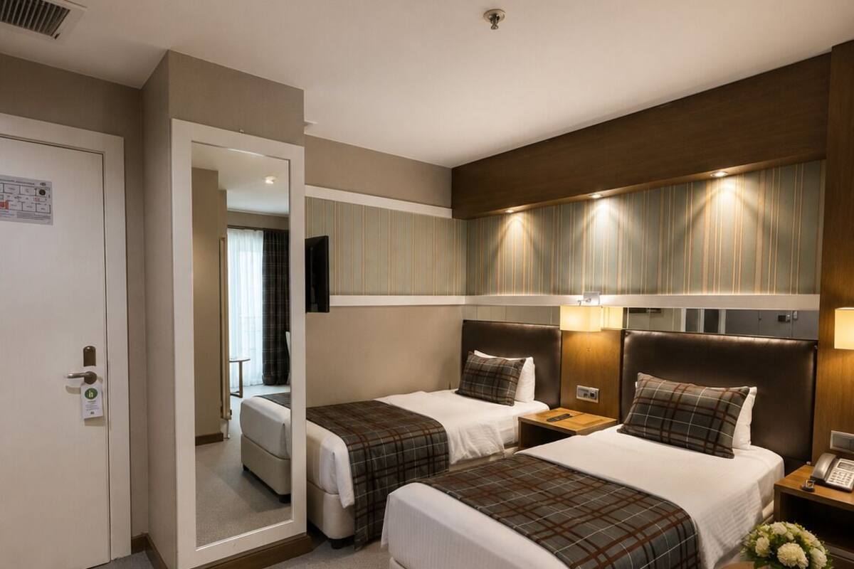 Standard Twin Room | Minibar, in-room safe, desk, soundproofing