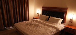 Quarto superluxo | Banheiro | Chuveiro, secador de cabelo, chinelos, bidê