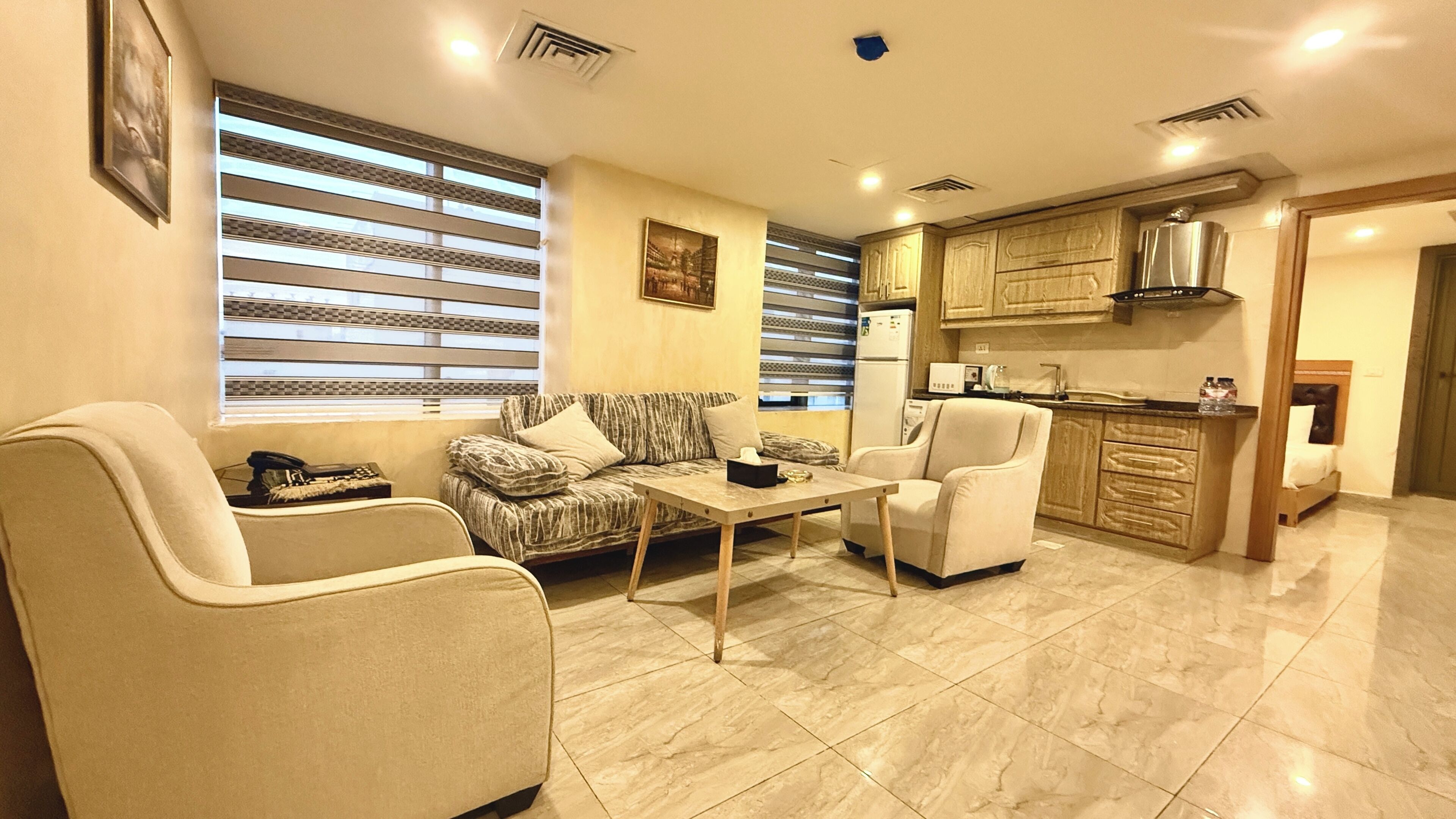 Apartamento luxo, 2 quartos | Área de estar | TV de tela plana