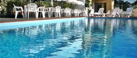 2 piscinas al aire libre