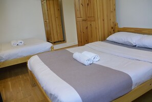 Chambre Familiale, salle de bains privée