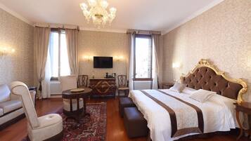 Luxury-Studiosuite, Nichtraucher, Kanalblick | Daunenbettdecken, Minibar, Zimmersafe, Schreibtisch