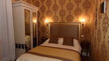 Economy Double Room Single Use, Non Smoking | Down duvets, minibar, in-room safe, desk