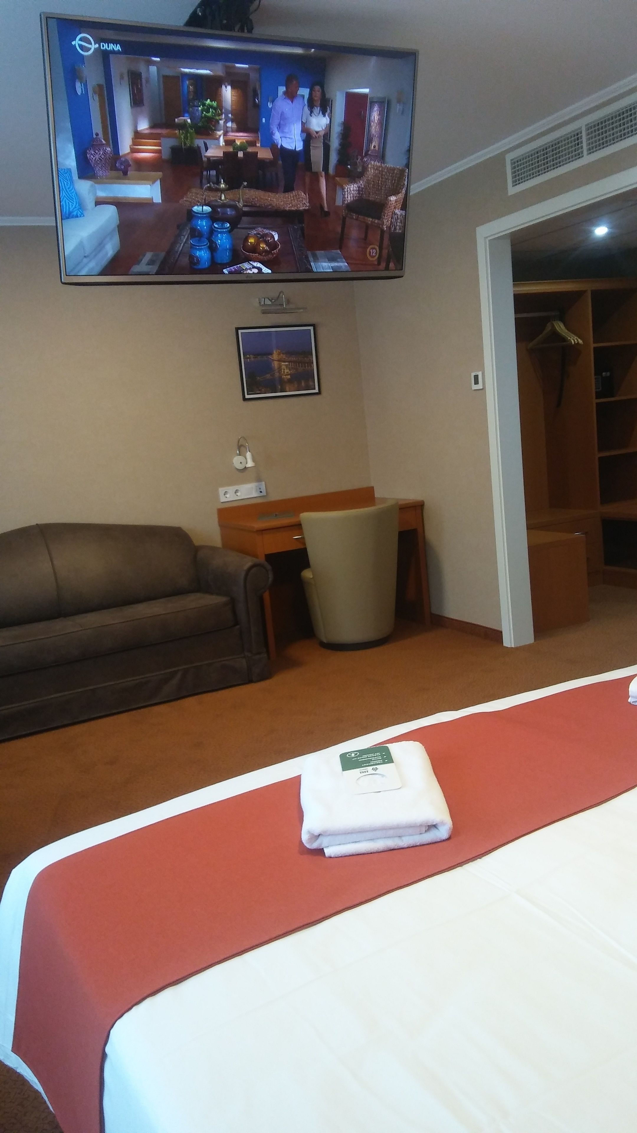 superior room, 1 king bed with sofa bed | minibar, in-room safe, desk, soundproofing