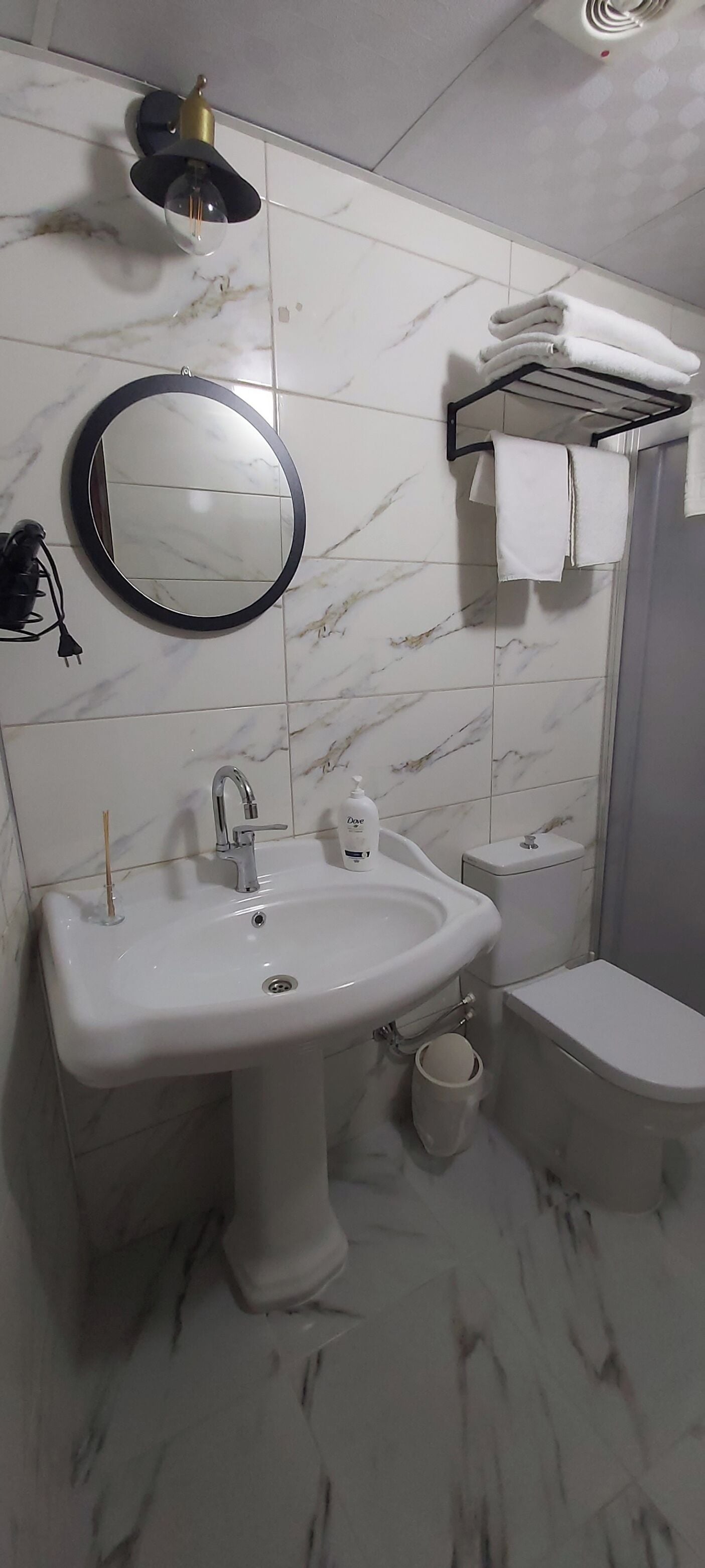 family chalet | bathroom | shower, free toiletries, hair dryer, bathrobes