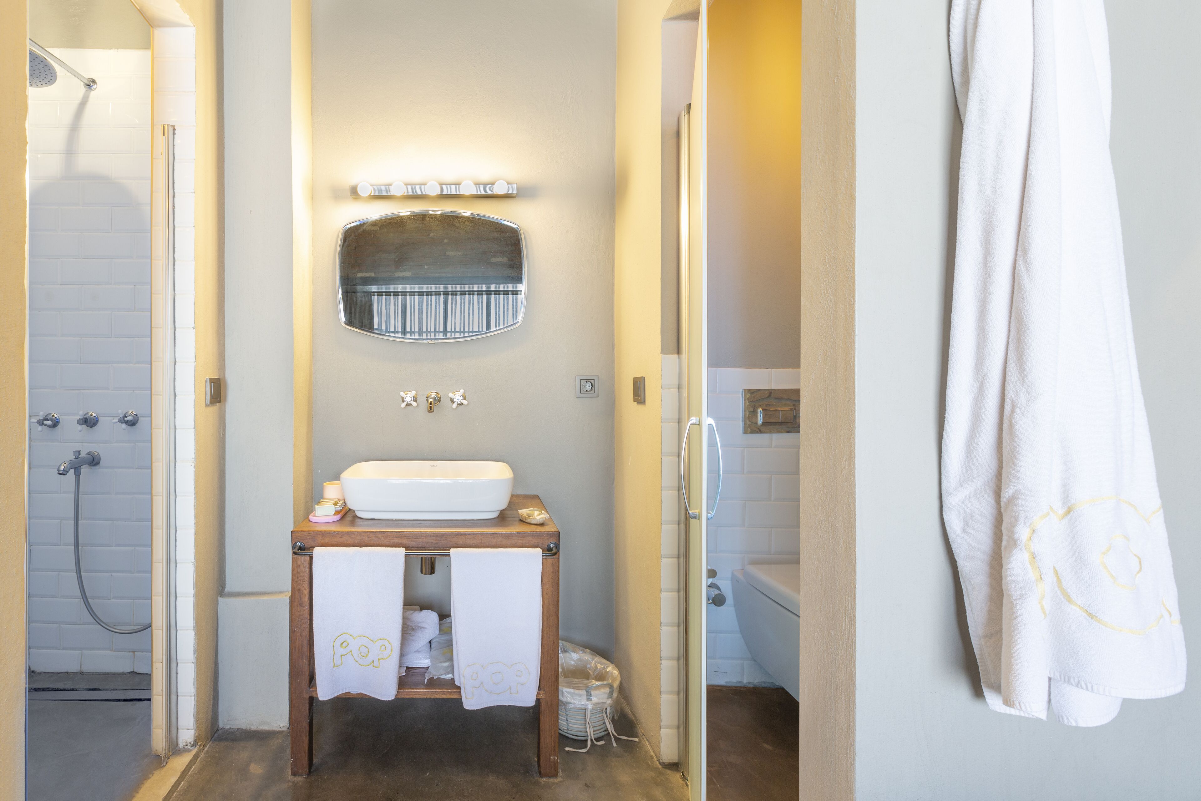 design suit somineli ve jakuzi | bathroom | designer toiletries, hair dryer, slippers, towels