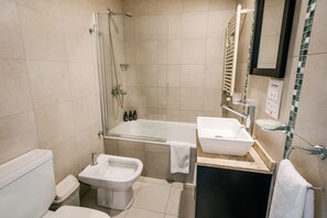Studio Apartment | Bilik Mandi | Pengering rambut, bidet, tuala disediakan, sabun 