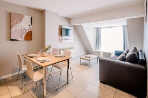 Apartamento familiar, vistas a la bahía | Comedor