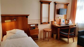 Comfort-Einzelzimmer | Allergikerbettwaren, Minibar, Zimmersafe, Schreibtisch