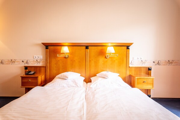 Hypo-allergenic bedding, minibar, in-room safe, desk