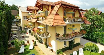 Timpa Apartmanház & Dr. Strecker Villa