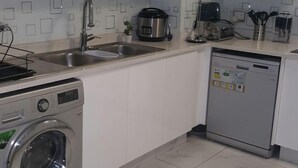 Apartment, 2 Bedrooms, City View | Private kitchen - Palm Gate (Umhlanga)