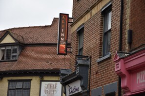 Exterior - Ali Inn (Oxford)