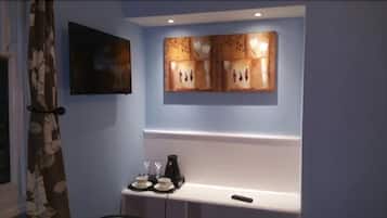 Desk, free cots/infant beds, free WiFi, bed sheets