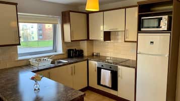 Apartament, 2 dormitoris (Sleep 5) | Cuina privada | Frigorífic, microones, forn i placa de cuina