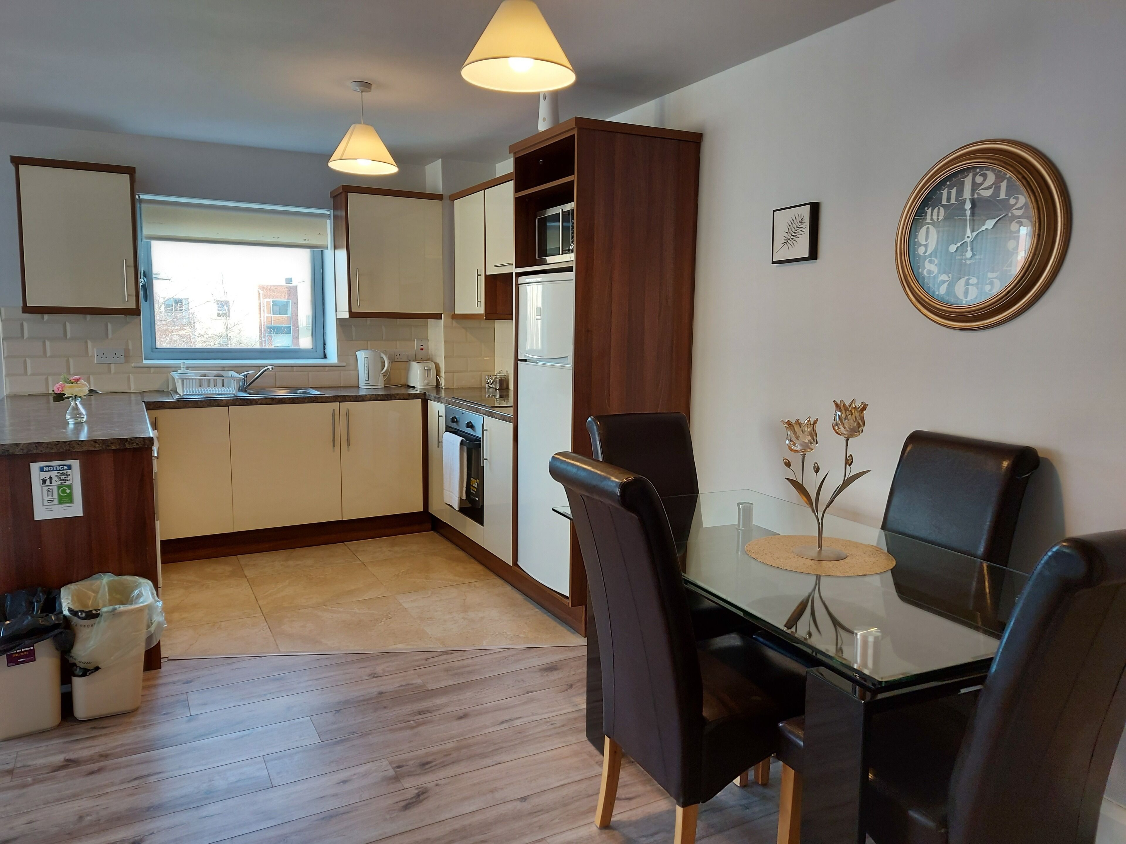 Standard Apartment, 2 Bedrooms | Private kitchen | Fridge, microwave, oven, stovetop