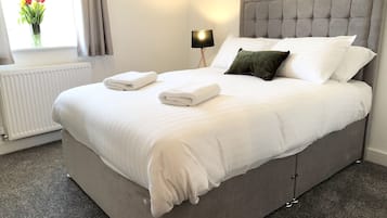 4 bedrooms, iron/ironing board, free WiFi, bed sheets