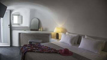 Romantic Suite, 1 Bedroom, Jetted Tub (Panoramic View) | 1 bedroom, Egyptian cotton sheets, premium bedding, memory foam beds