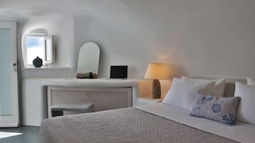 Romantic Suite, 1 Bedroom, Jetted Tub (Panoramic View) | 1 bedroom, Egyptian cotton sheets, premium bedding, memory-foam beds