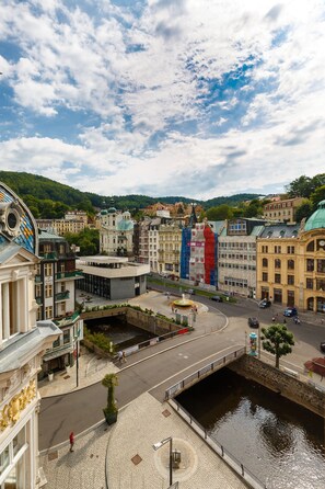 A cityscape with historic buildings, a roundabout, and a canal. - Apartments Bohemia Rhapsody (Karlovy Vary)